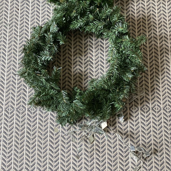 NEW WITHOUT TAGS==2 Artificial Holiday Wreaths & 2 Poinsettia Bunches - Picture 2 of 6